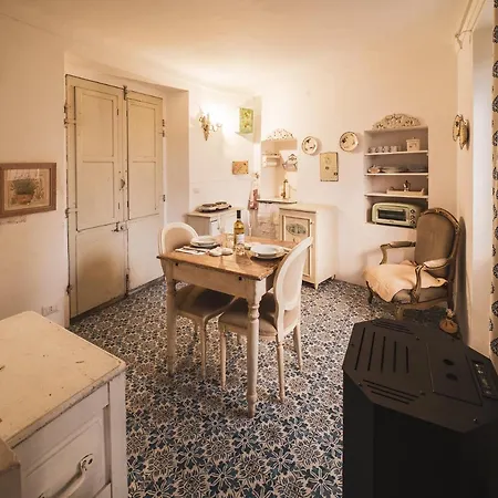 House Nyaraló Sassocorvaro